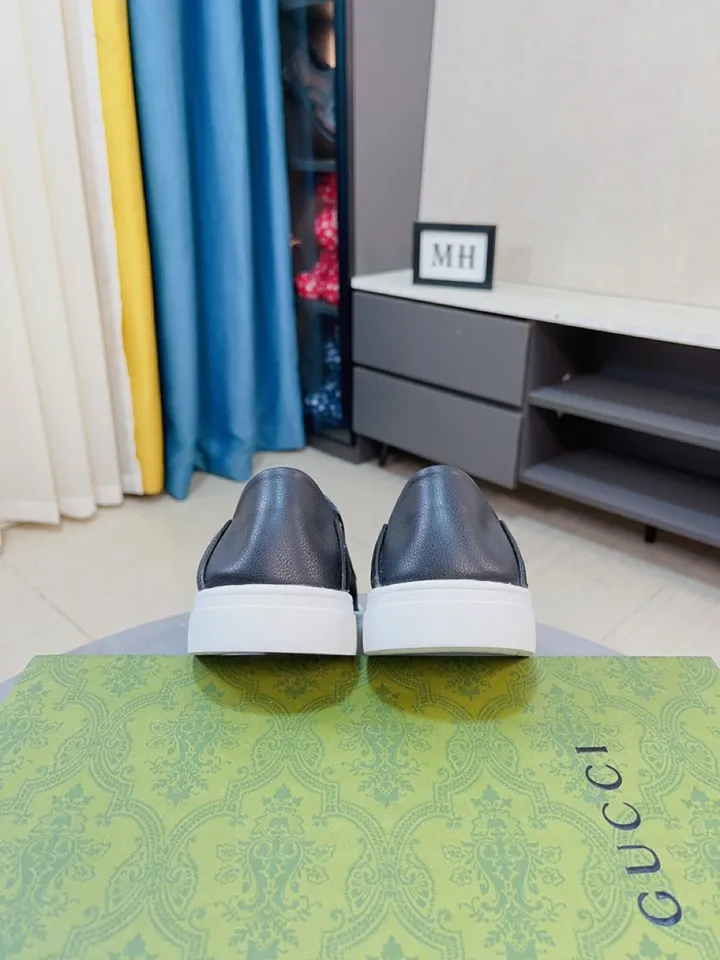 Men's shoes 💰420🌹🌹GUCCI [Gucci] New high-end brand of men's shoes, the latest fashionable casual men's shoes, trendy and versatile, relaxed and sporty style, uppers imported from Italy, first-layer cowhide, genuine leather lining, and ultra-fine workmanship. Original personalized fashionable rubber wear-resistant outsole, light and comfortable on the foot, size 38-44